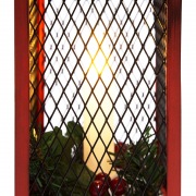 Декоративный фонарь со свечкой, красный корпус, размер 13.5х13.5х30,5 см, цвет ТЕПЛЫЙ БЕЛЫЙ | Фото 7