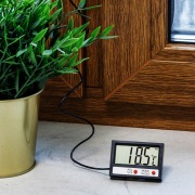 Термометр электронный REXANT комнатно-уличный с часами | Фото 2