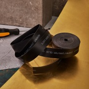 Термоусаживаемая лента с клеевым слоем REXANT  ТЛ-1,0 25 мм черная 5 метров | Фото 1